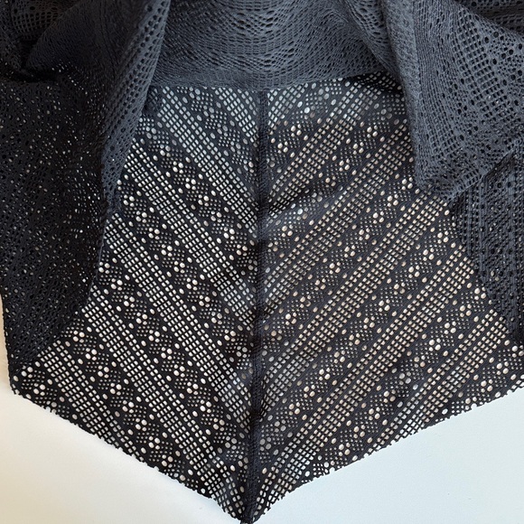 Kona Sol Black, V-Cut Crochet Bikini Top, Size L - Picture 7 of 8